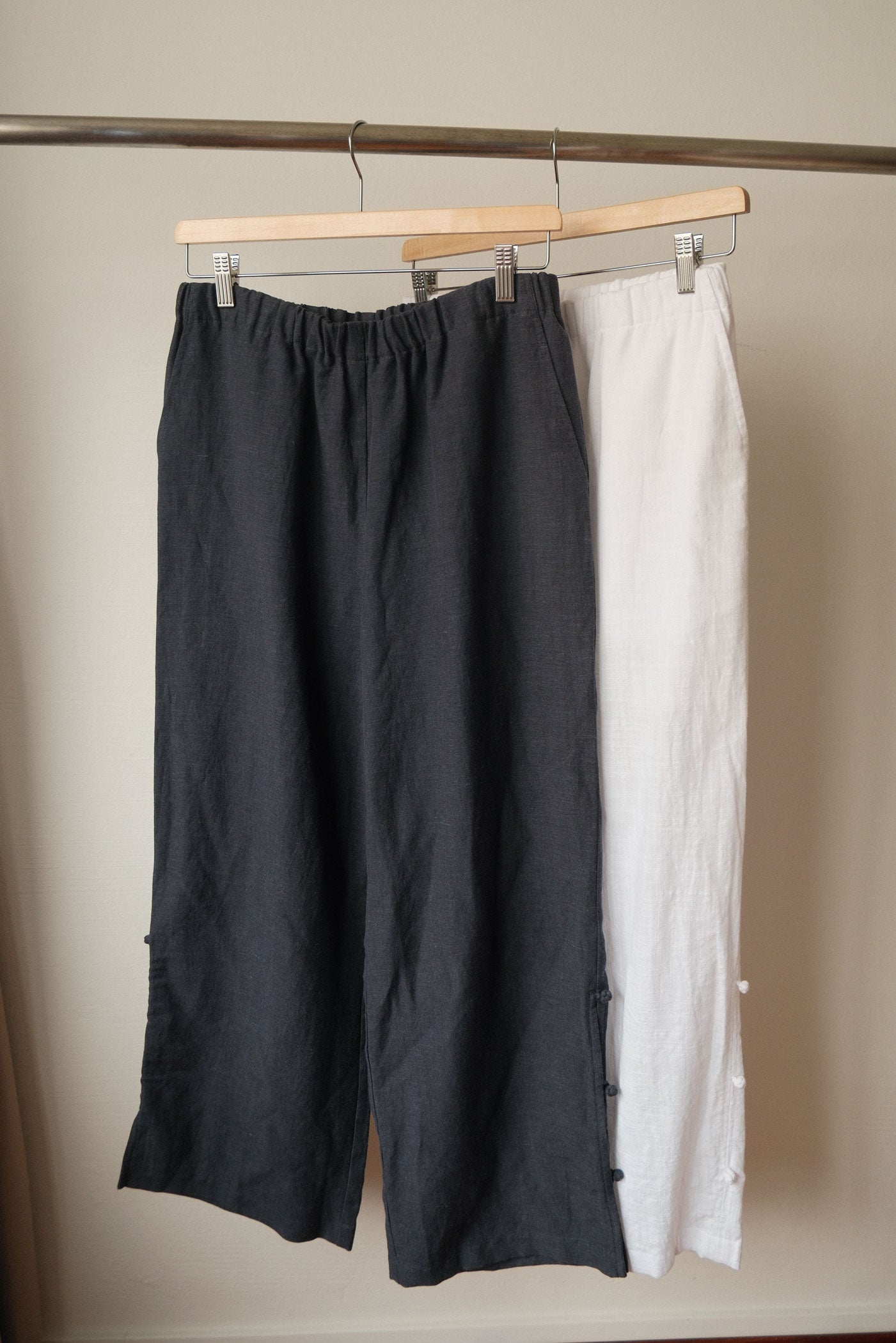 Forget Me Knot Pants in white linen (sample, size S)