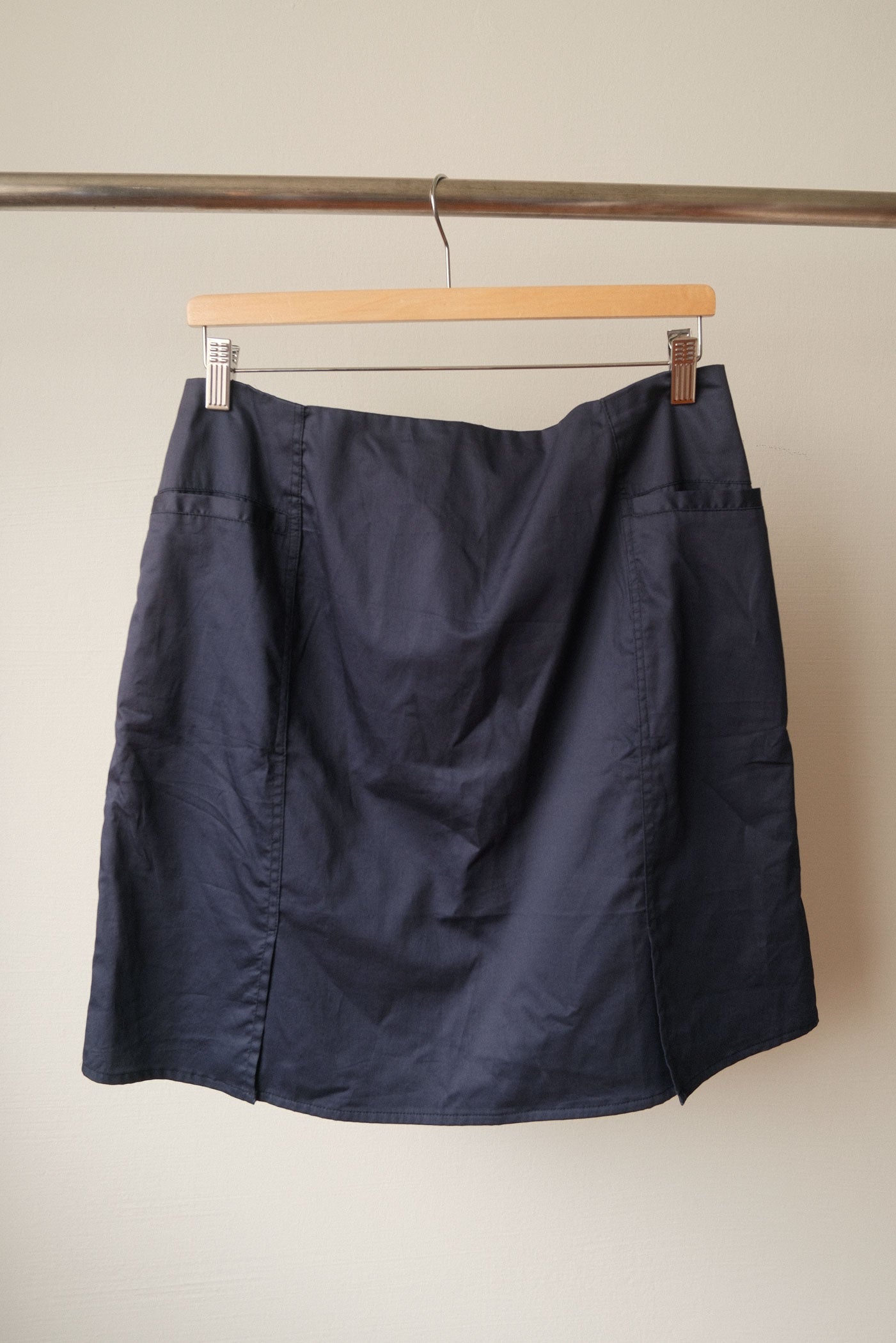 Core Skirt in navy (sample, size L)