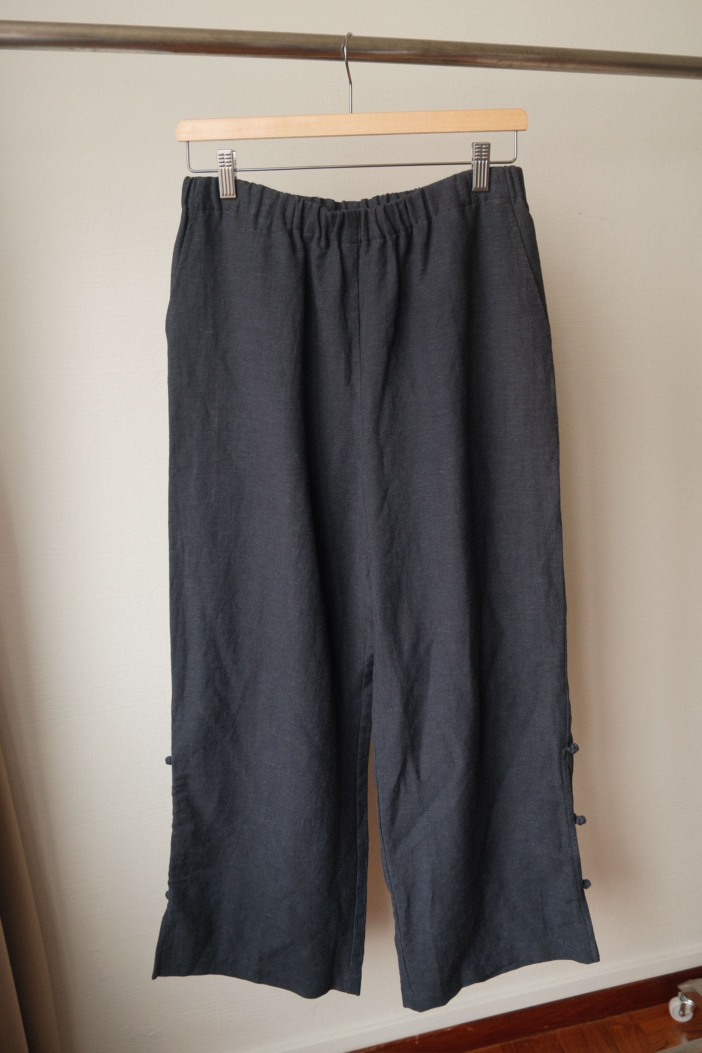 Forget Me Knot Pants in navy linen (sample, size M)