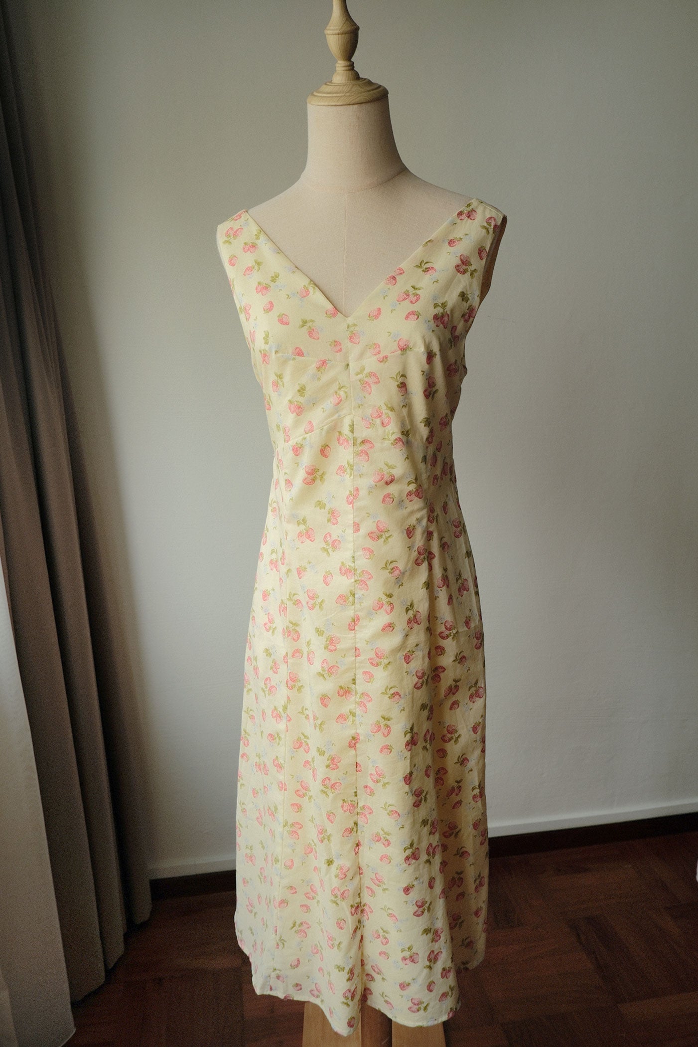 Muse Dress in yellow strawberry (sample, size S)
