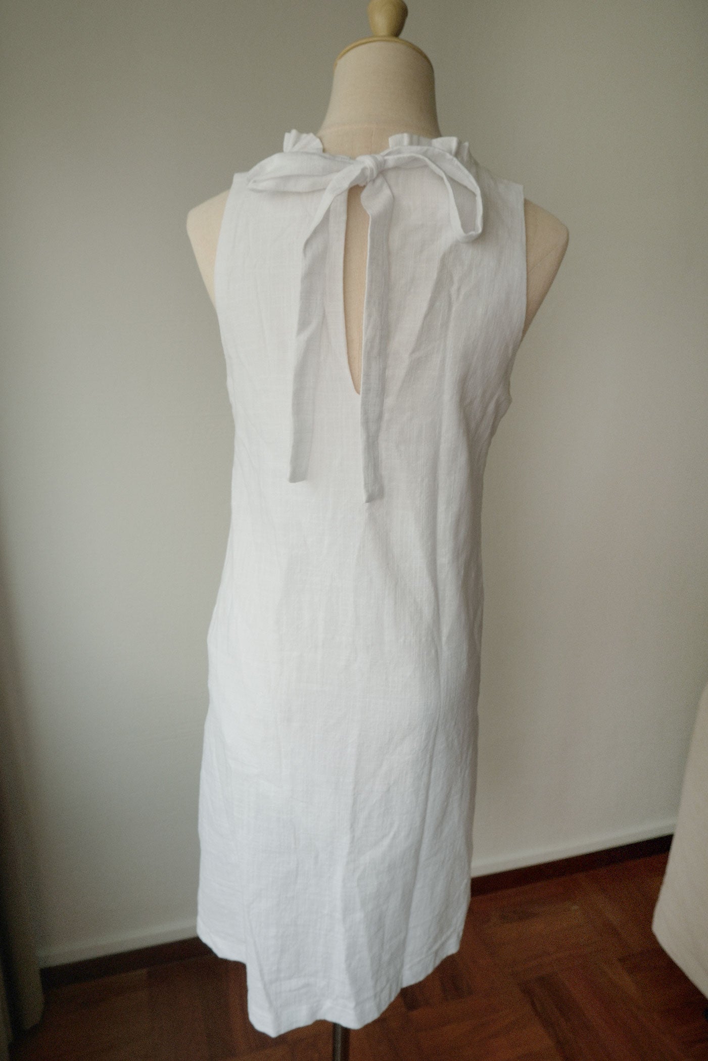 Nowadays Dress in white linen (sample, size S)