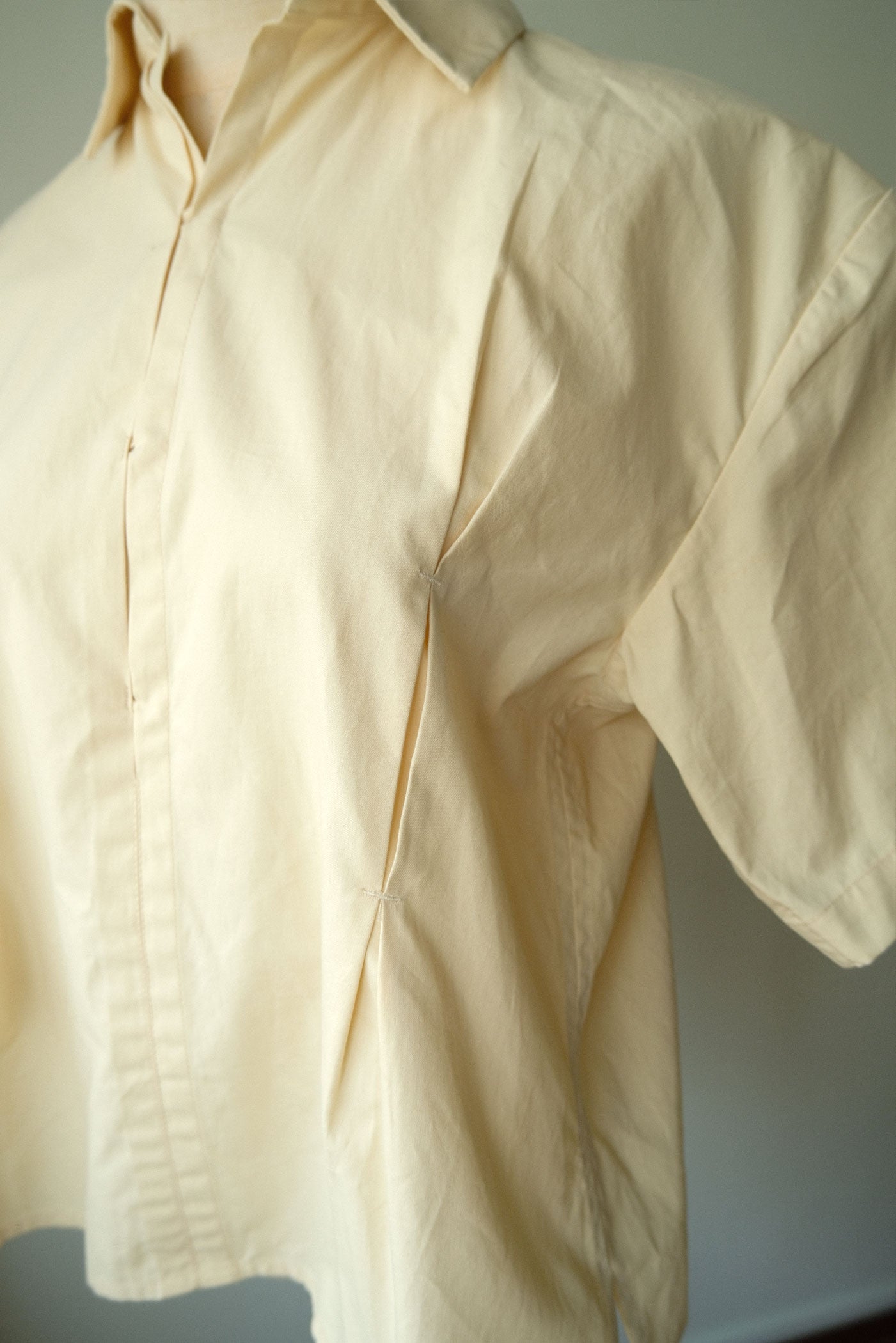 Samfu Shirt in cream (sample, size S/M)