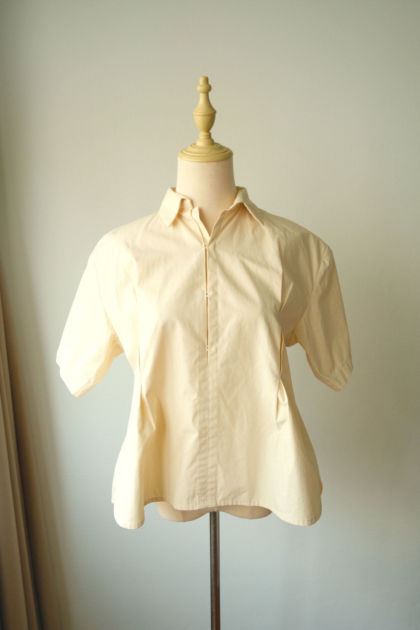 Samfu Shirt in cream (sample, size S/M)